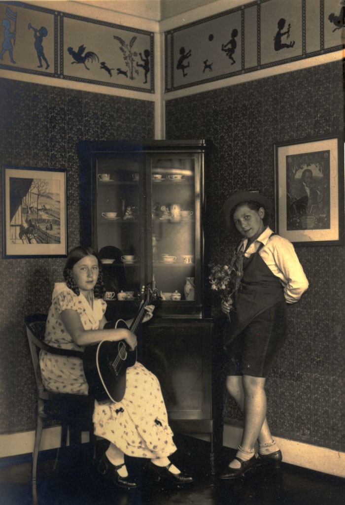 Susanne and Irmgard Performing with the Guitar