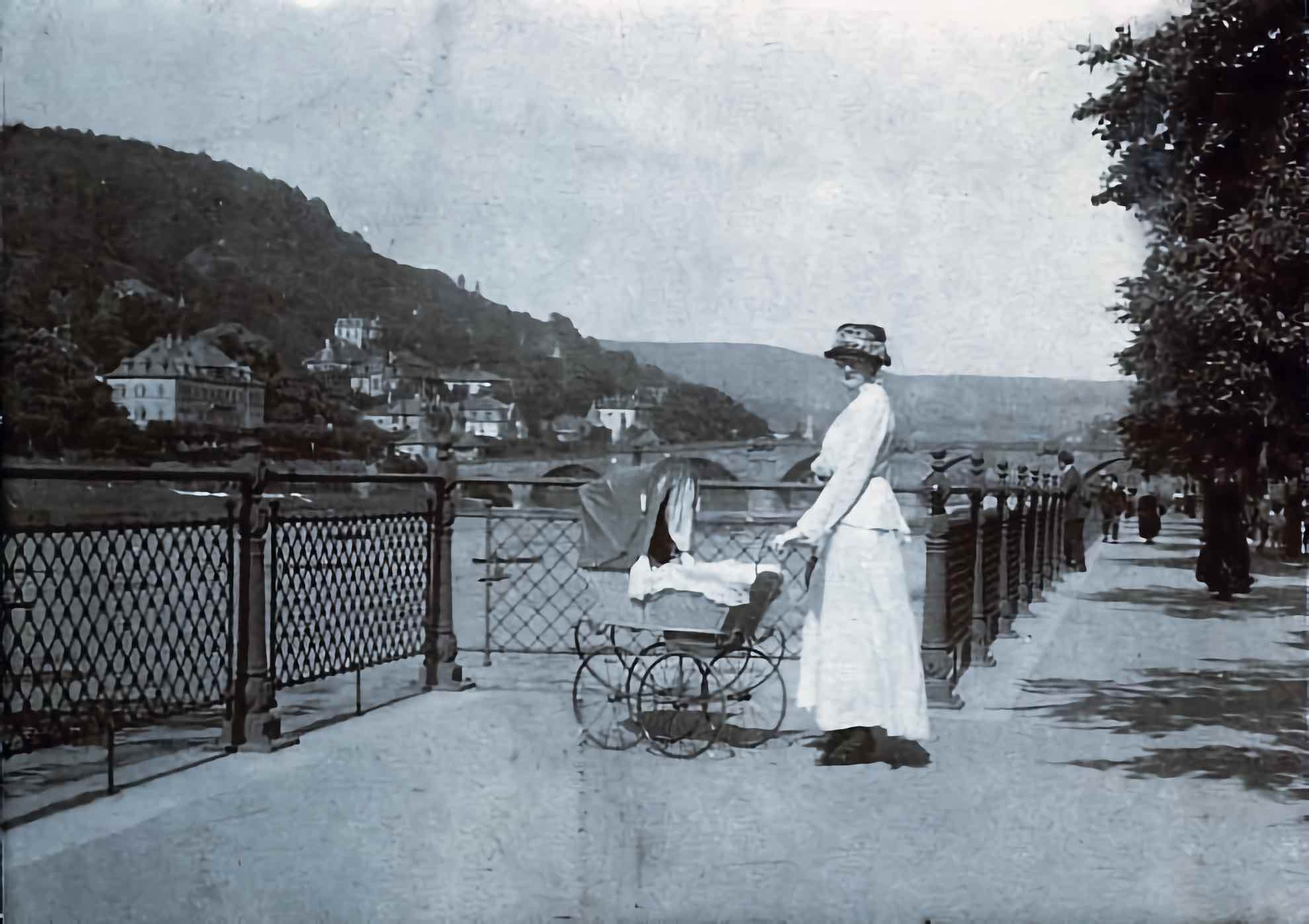 Ruth und Gisela 1918 in Heidelberg